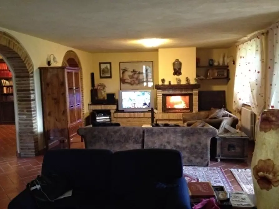 Immagine 26 di Villa in vendita  in VIA CHIARAVALLESE a Osimo