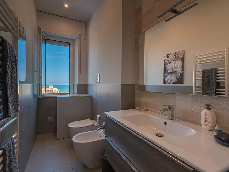 Immagine 7 di Trilocale in vendita  a Falconara Marittima