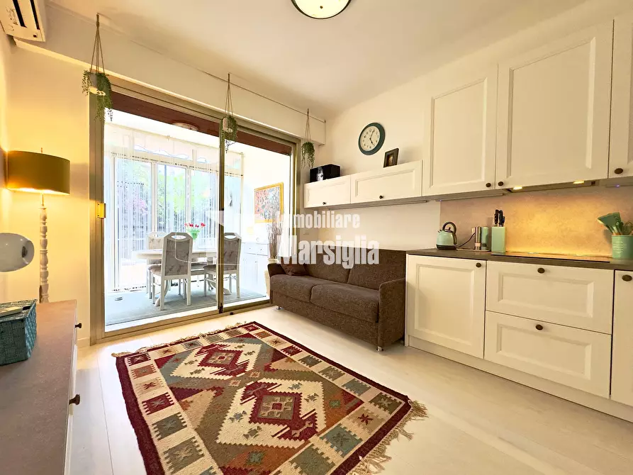 Immagine 3 di Bilocale in vendita  in Salita Grand Albergo 6 a San Remo