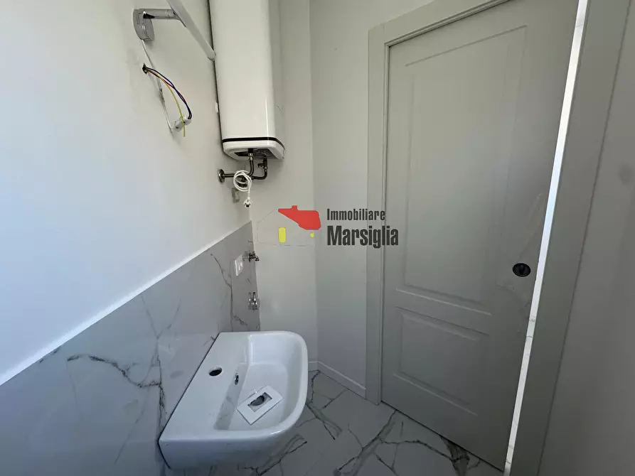 Immagine 18 di Trilocale in vendita  in Corso degli Inglesi 533 a San Remo