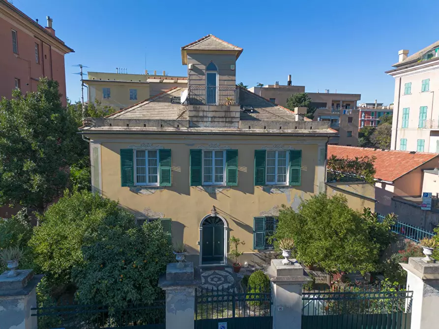 Immagine 1 di Villa in vendita  in Piazza Leopardi a Genova