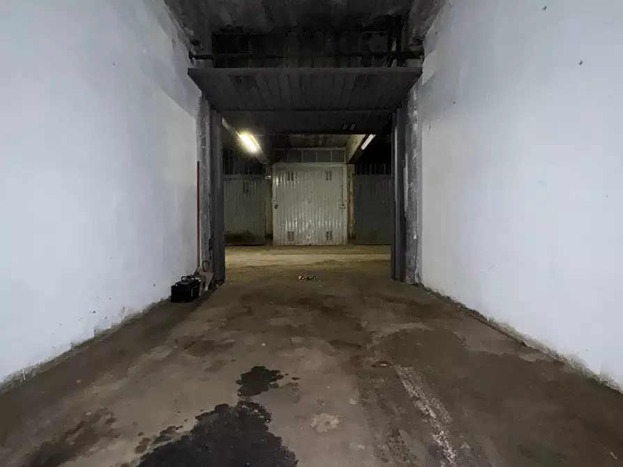 Immagine 3 di Garage in vendita  in Via Forlì a Torino