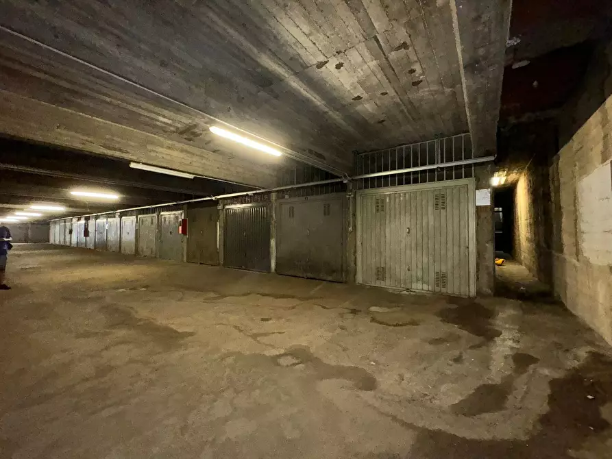 Immagine 8 di Garage in vendita  in Via Forlì a Torino