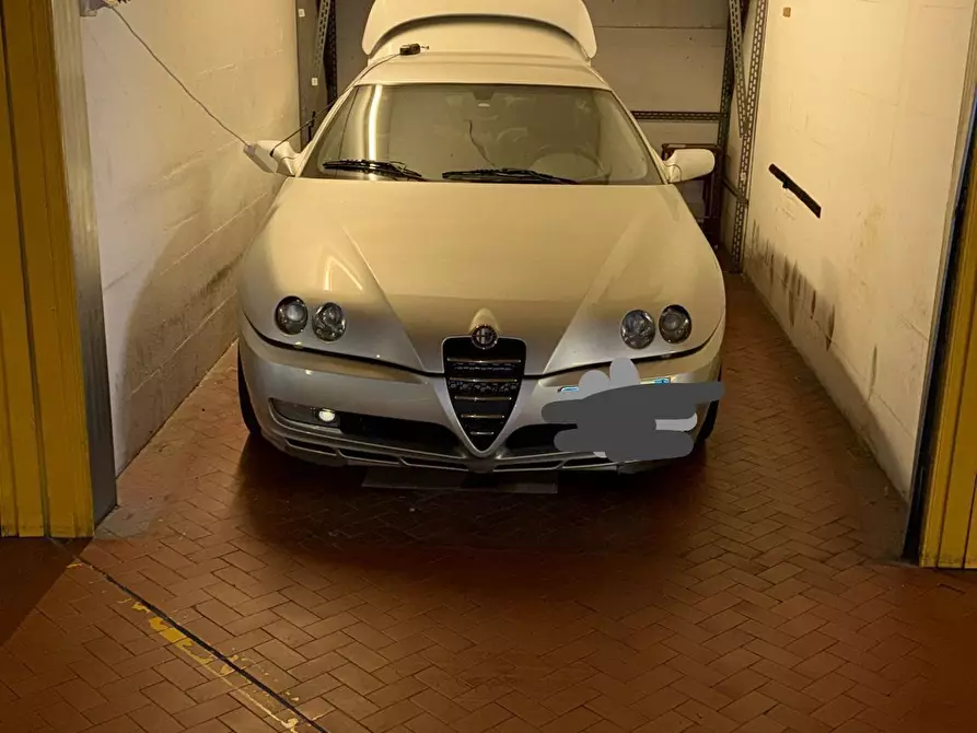 Immagine 4 di Garage in vendita  in Via Carlo Botta a Torino