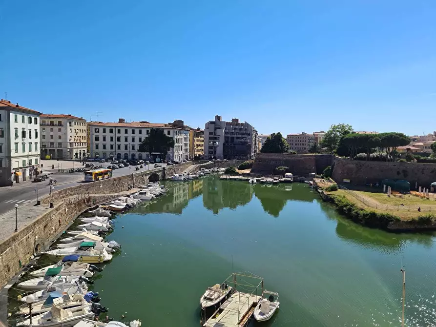 Immagine 13 di Trilocale in vendita  a Livorno