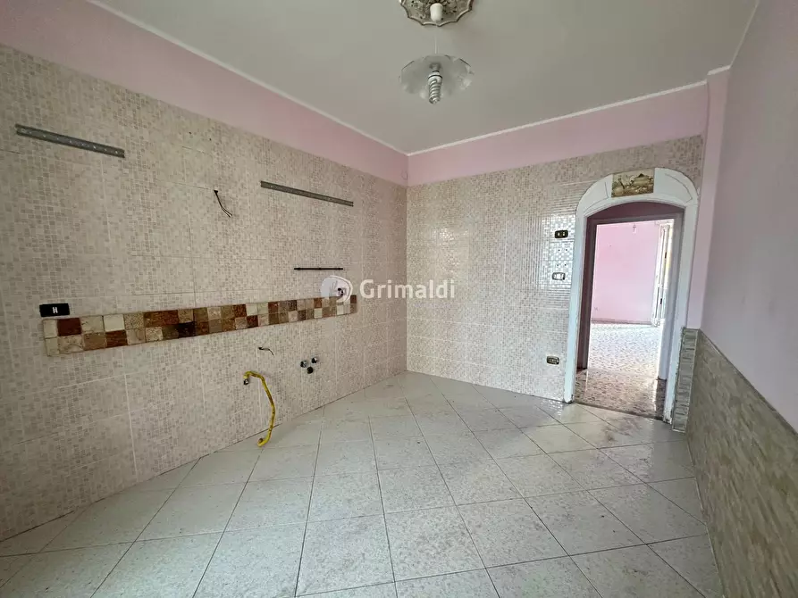 Immagine 2 di Trilocale in vendita  in Via Nazionale delle Puglie 27 a Casalnuovo Di Napoli