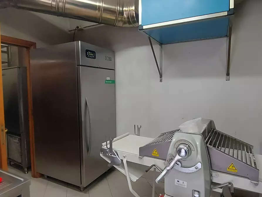 Immagine 39 di Locale commerciale in vendita  in Viale Porta Pia 5 a Brindisi