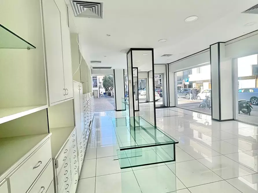 Immagine 13 di Locale commerciale in vendita  in Via Guglielmo Oberdan 57 a Lecce