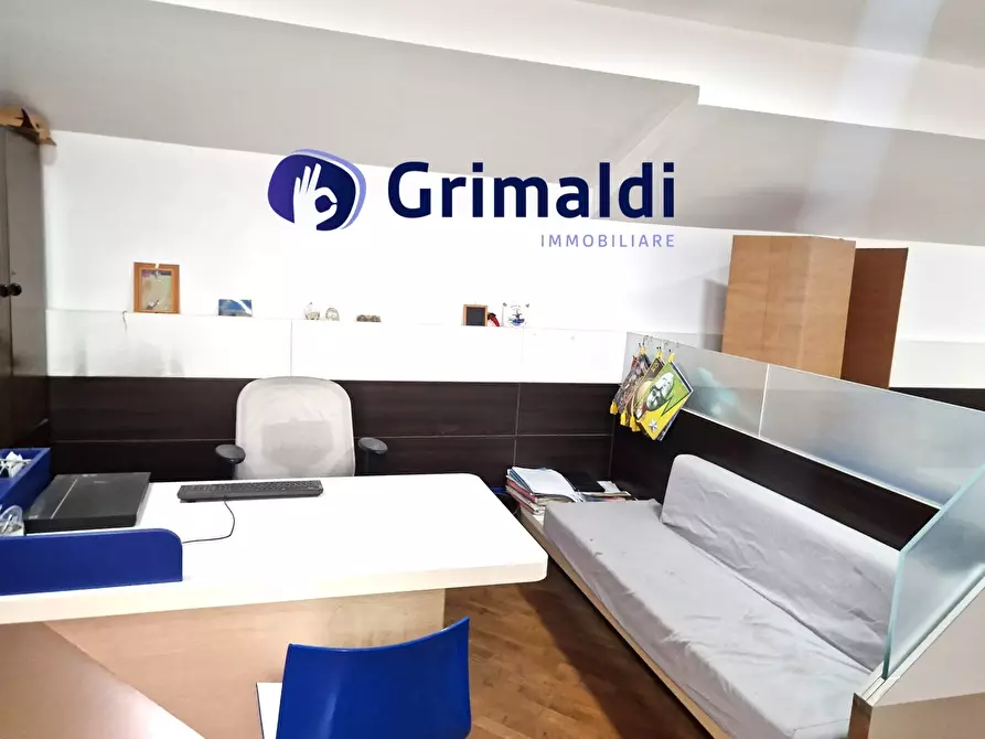 Immagine 13 di Ufficio in affitto  a Napoli