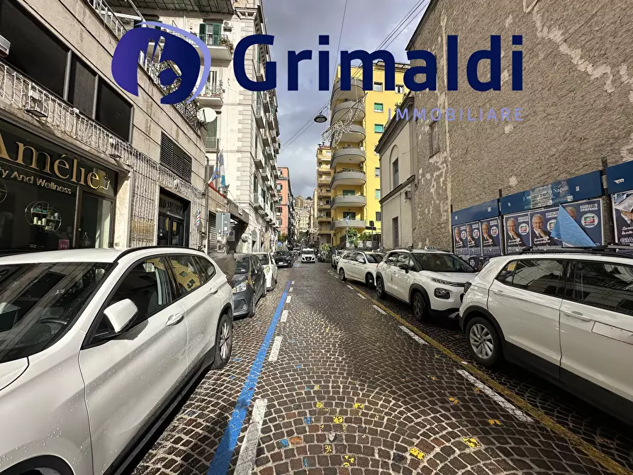 Immagine 4 di Locale commerciale in affitto  a Napoli