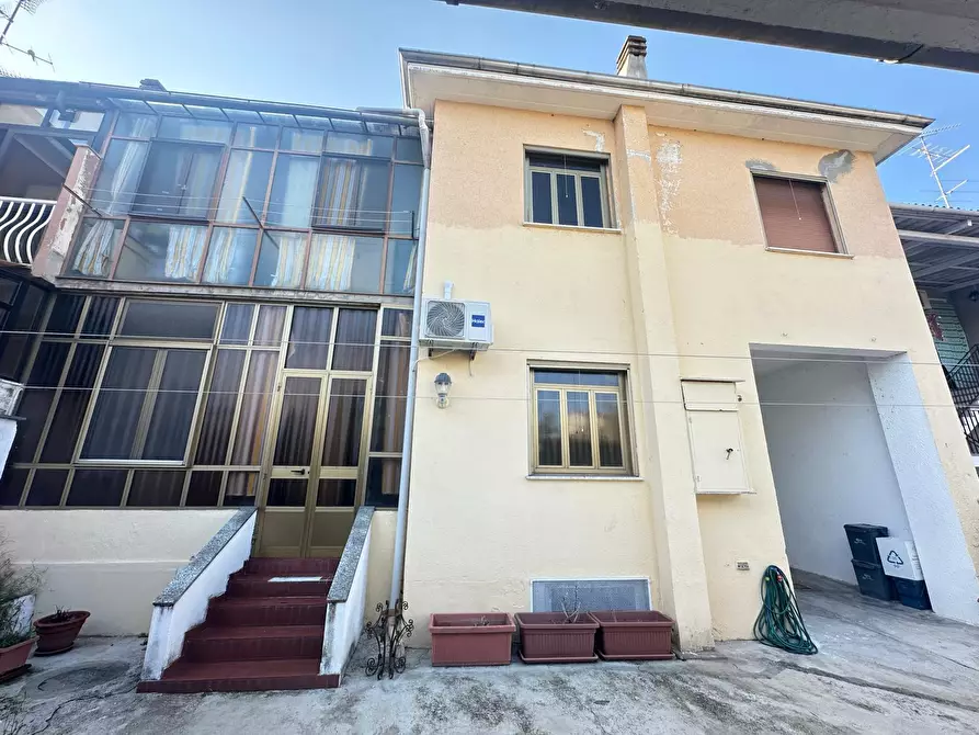 Immagine 23 di Casa indipendente in vendita  in Via Pietro maroncelli 5 a Vercelli