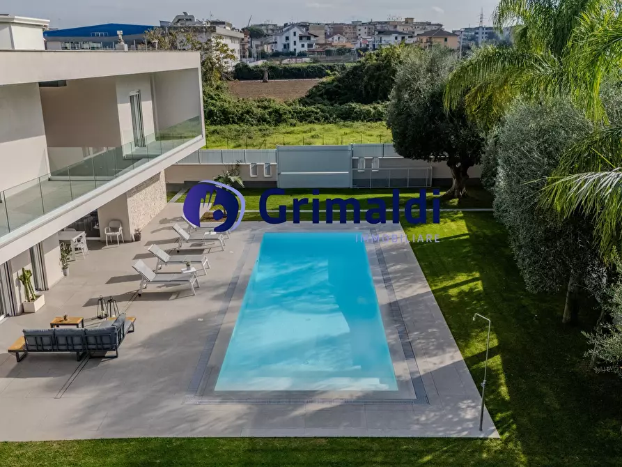 Immagine 5 di Villa in vendita  a Napoli