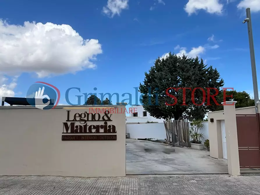 Immagine 2 di Magazzino in vendita  in Viale Giovanni Paolo II 71 a Lecce