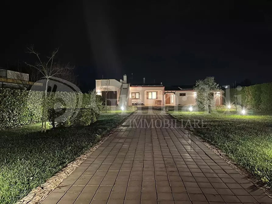 Immagine 9 di Villa in vendita  in strada vicinale contrada pontuso a Matino