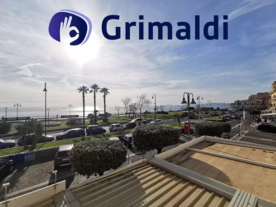 Immagine 12 di Trilocale in vendita  a Pozzuoli