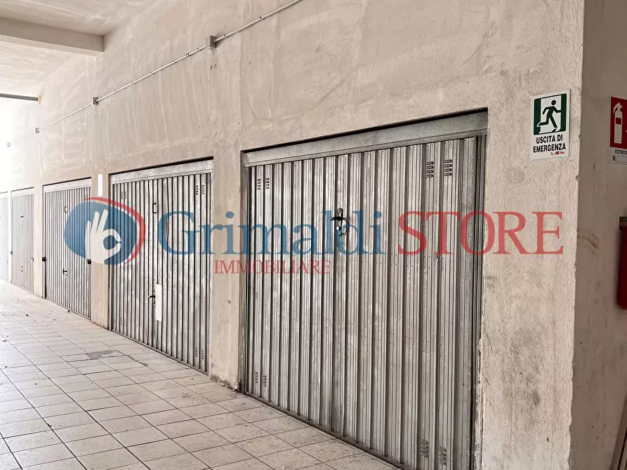 Immagine 2 di Garage in vendita  in Via Ettore D'Amore 16 a Lecce