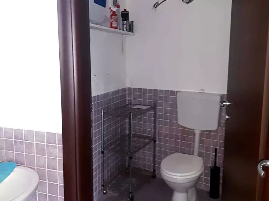 Immagine 10 di Locale commerciale in affitto  in Via Francesco Breschi 2 a Anzio