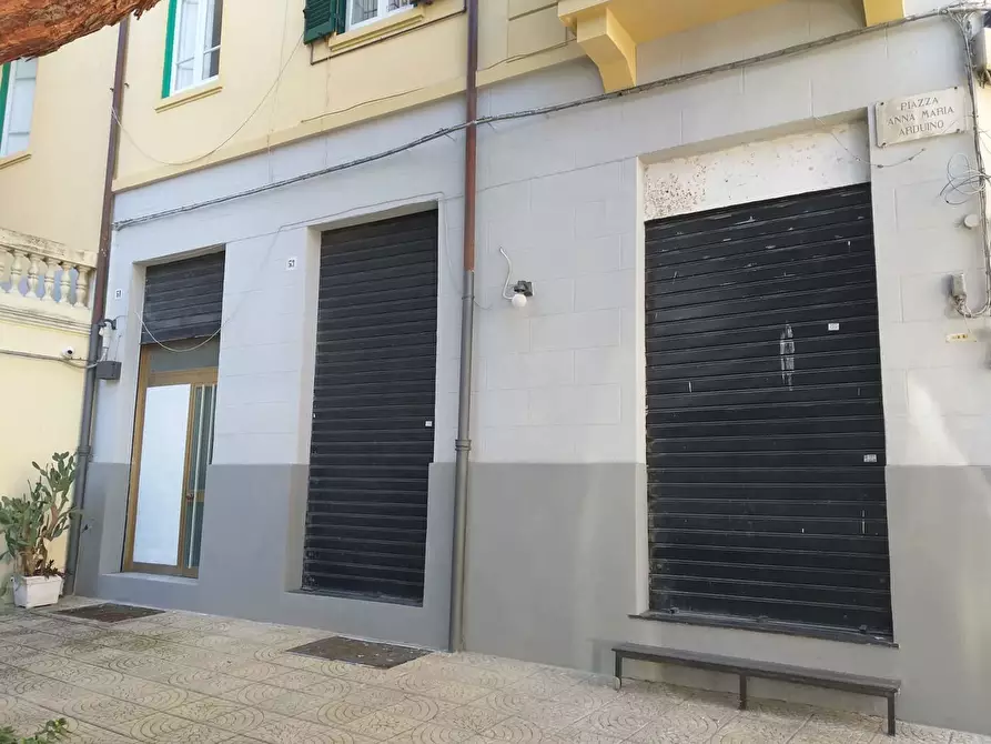 Immagine 8 di Locale commerciale in vendita  in Via Felice Bisazza 57 a Messina
