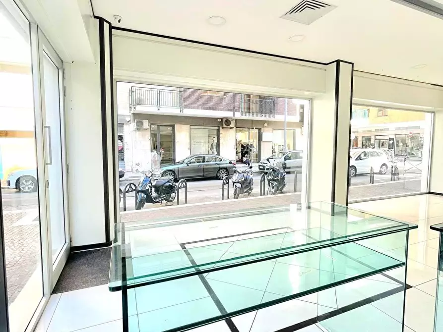 Immagine 2 di Locale commerciale in vendita  in Via Guglielmo Oberdan 57 a Lecce