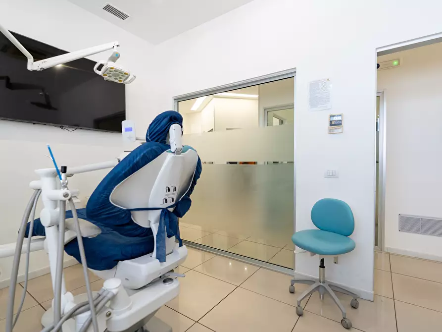 Immagine 8 di Ufficio in vendita  in Viale G. Leopardi 134 a Lecce