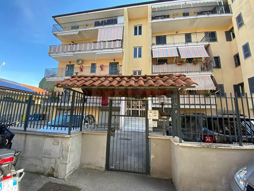 Immagine 6 di Garage in vendita  a Giugliano In Campania