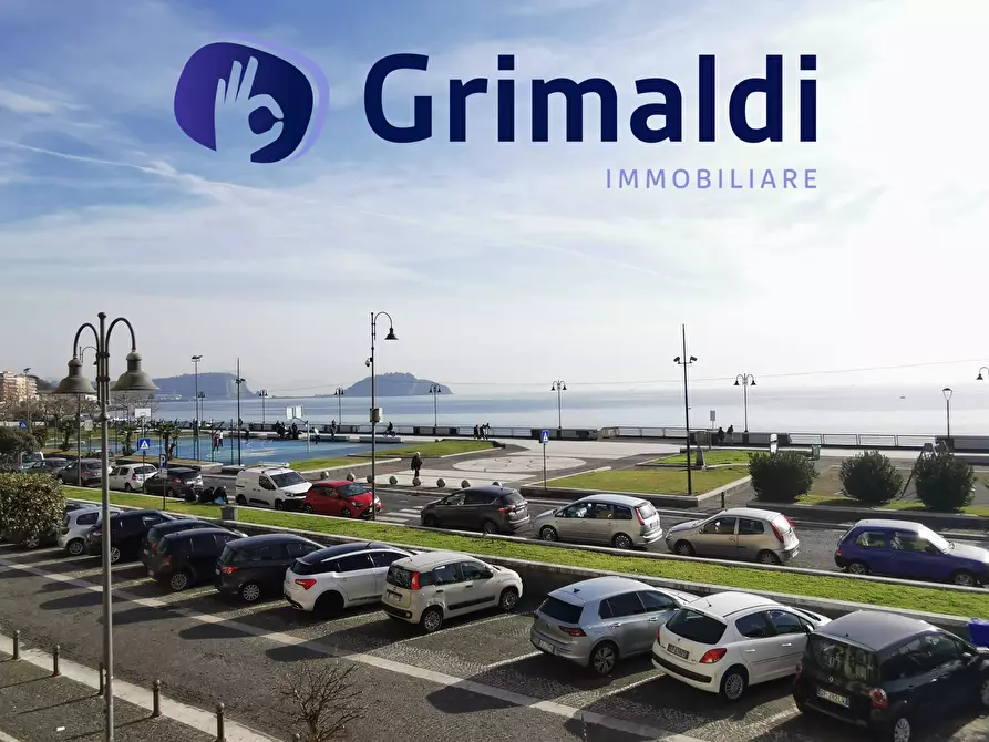 Immagine 3 di Trilocale in vendita  a Pozzuoli