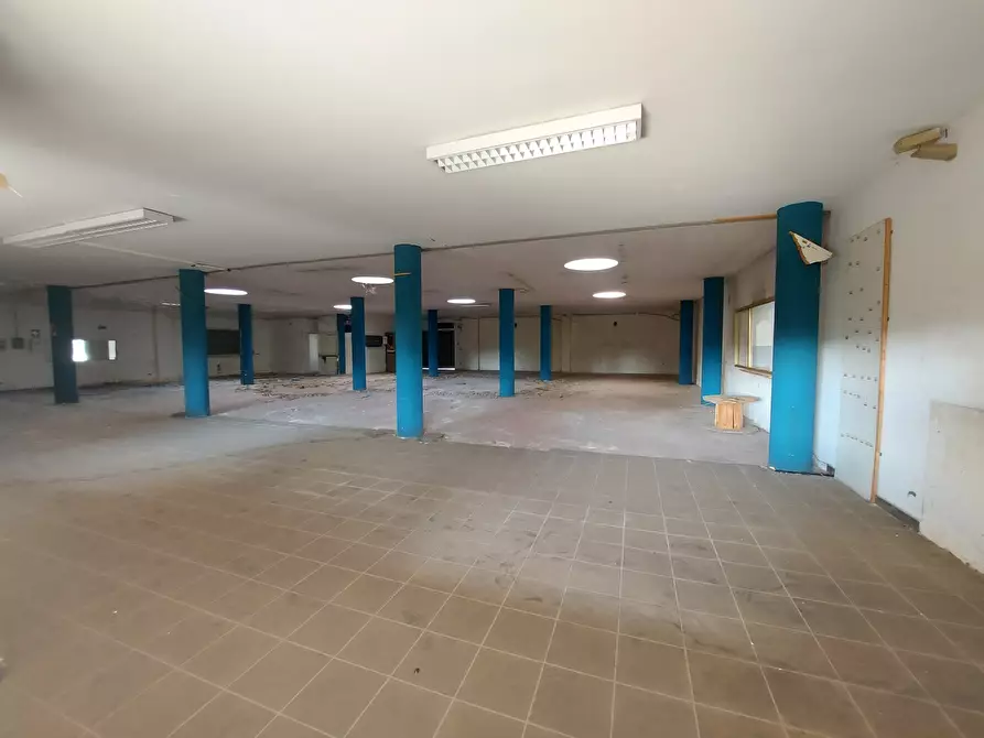 Immagine 10 di Attività artigianale in vendita  in Via Enrico Fermi 25 a Brindisi