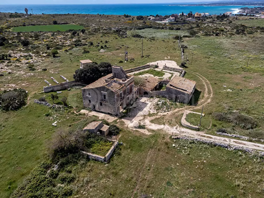 Immagine 3 di Villa in vendita  in VIA MALLIA 47 a Siracusa