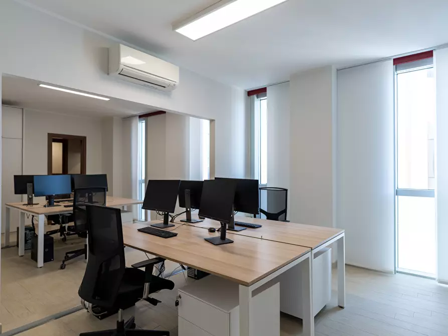 Immagine 24 di Ufficio in vendita  in Via Colonnello Archimede Costadura 2C a Lecce