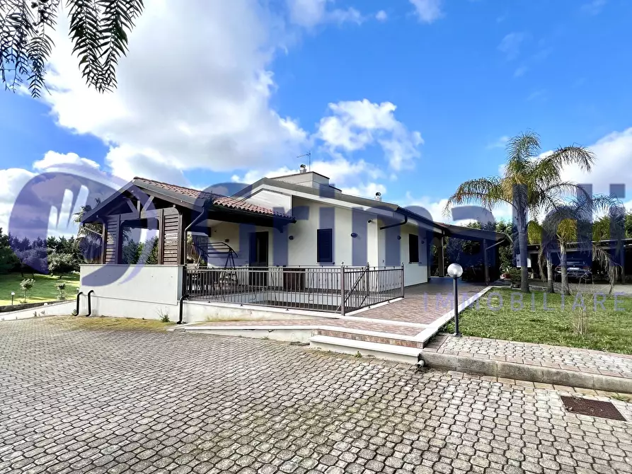 Immagine 28 di Villa in vendita  in Strada I Nucleo Erchie Piccola 10 a Lizzanello