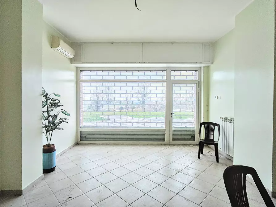 Immagine 5 di Locale commerciale in vendita  in Via alberto giolitti 53 a Roma