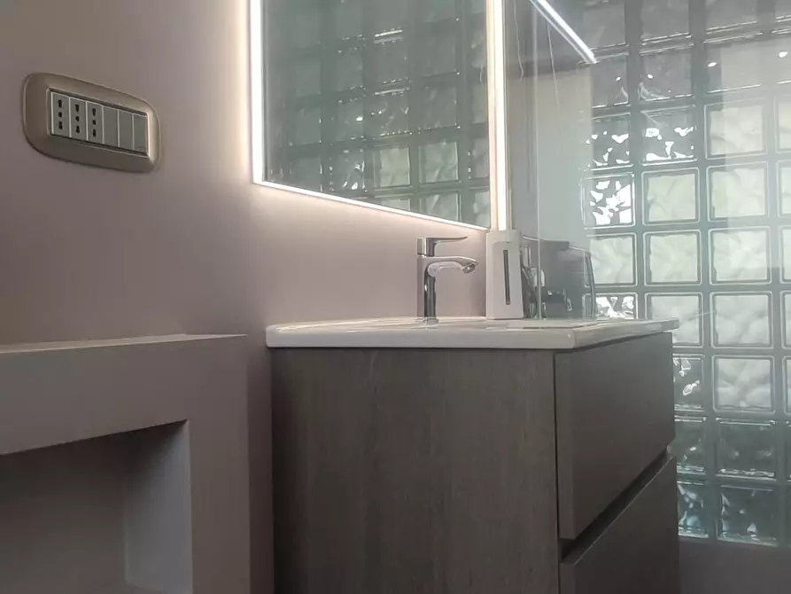 Immagine 40 di Appartamento in vendita  in Via Francesco Menzio a Roma