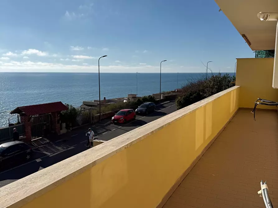 Immagine 2 di Trilocale in vendita  in Viale Virgilio 42 a Anzio