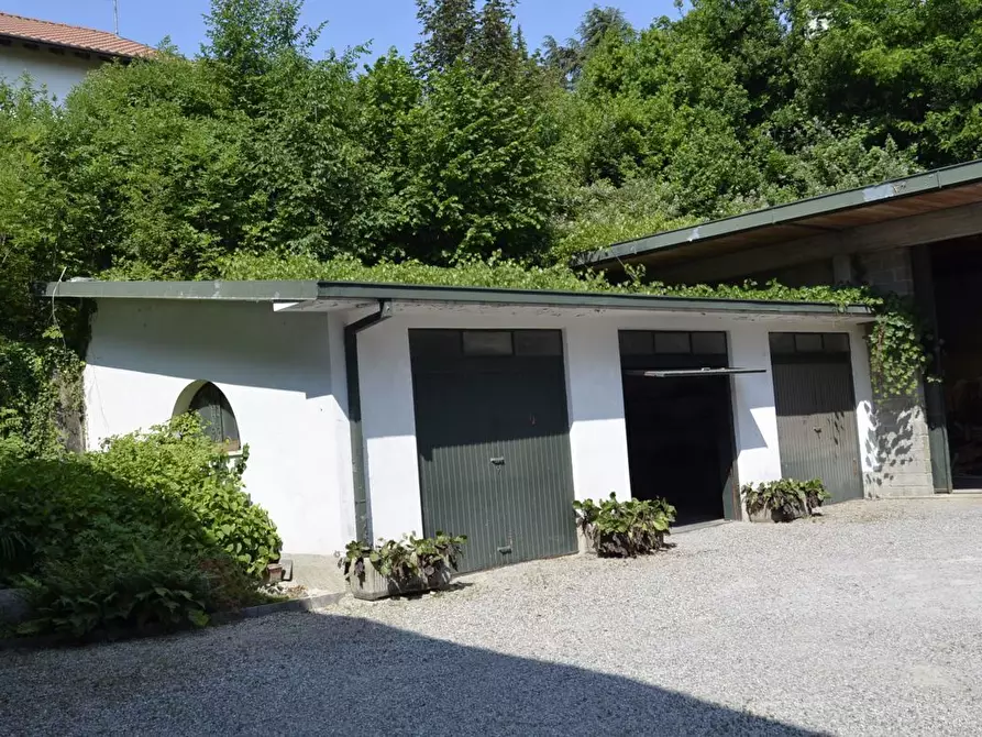 Immagine 21 di Villa in vendita  in via Lodorina 11 a Erba