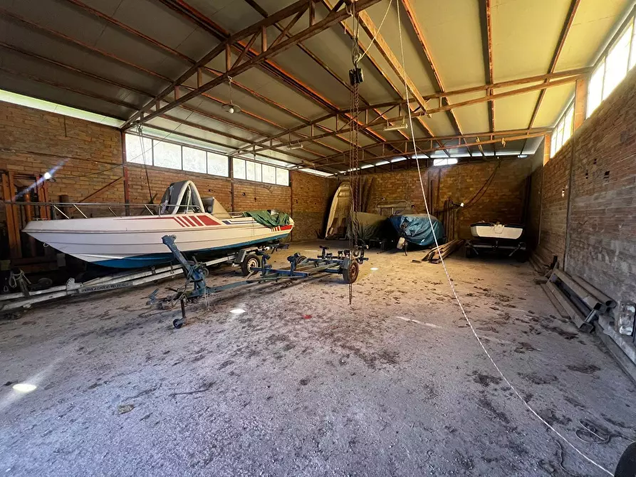 Immagine 3 di Magazzino in vendita  in Via del Combattente 1 a Anzio