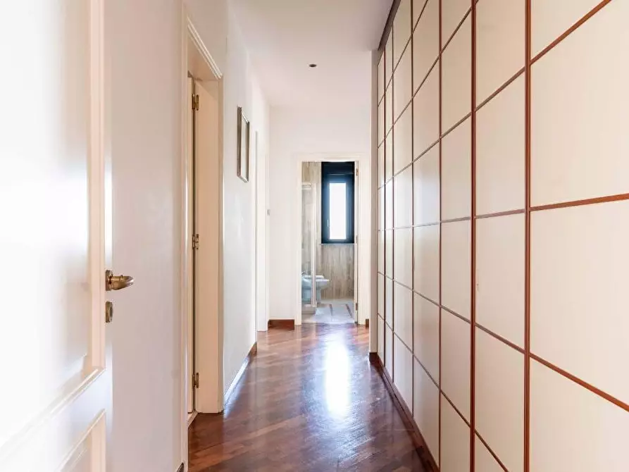 Immagine 45 di Quadrilocale in vendita  in Via Salvatore Matarrese 10 a Bari