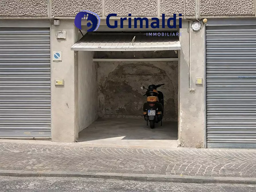 Immagine 5 di Garage in vendita  in Via Torquato Tasso 189 a Napoli
