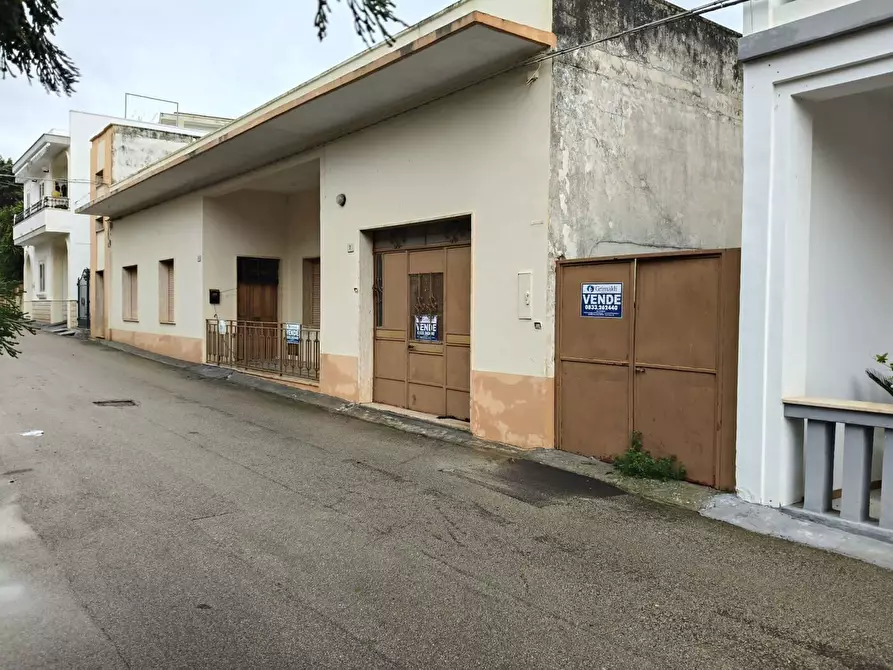 Immagine 1 di Casa bifamiliare in vendita  in Via D'Annunzio 7 a Sannicola