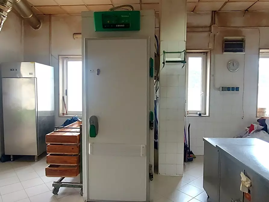 Immagine 17 di Locale commerciale in vendita  in Viale Porta Pia 5 a Brindisi