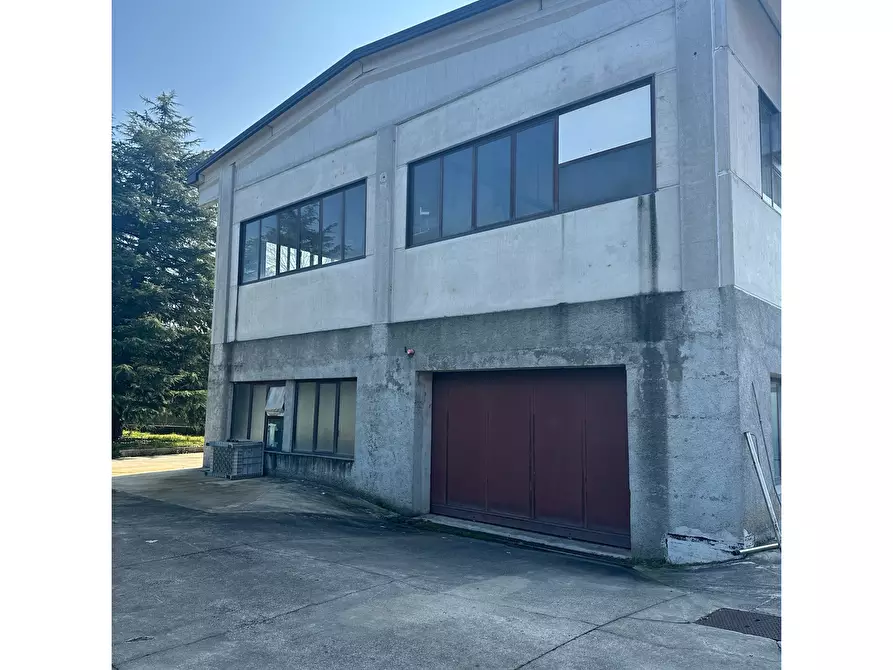 Immagine 3 di Attività artigianale in vendita  in VIA ROMA 36 a Casnate Con Bernate