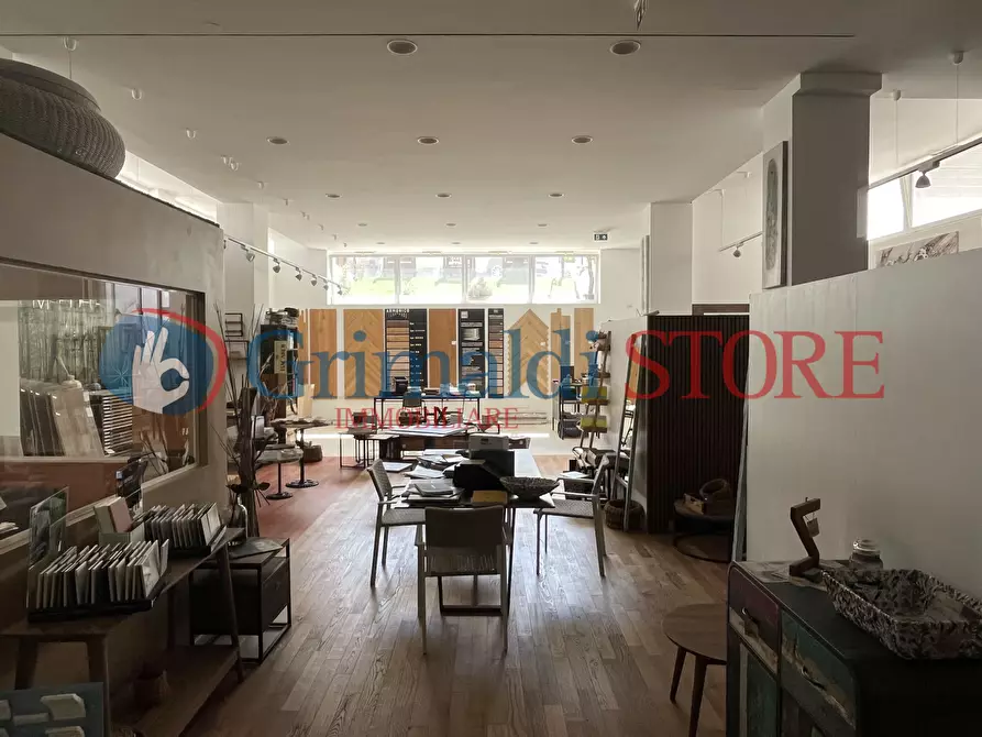 Immagine 32 di Magazzino in vendita  in Viale Giovanni Paolo II 71 a Lecce