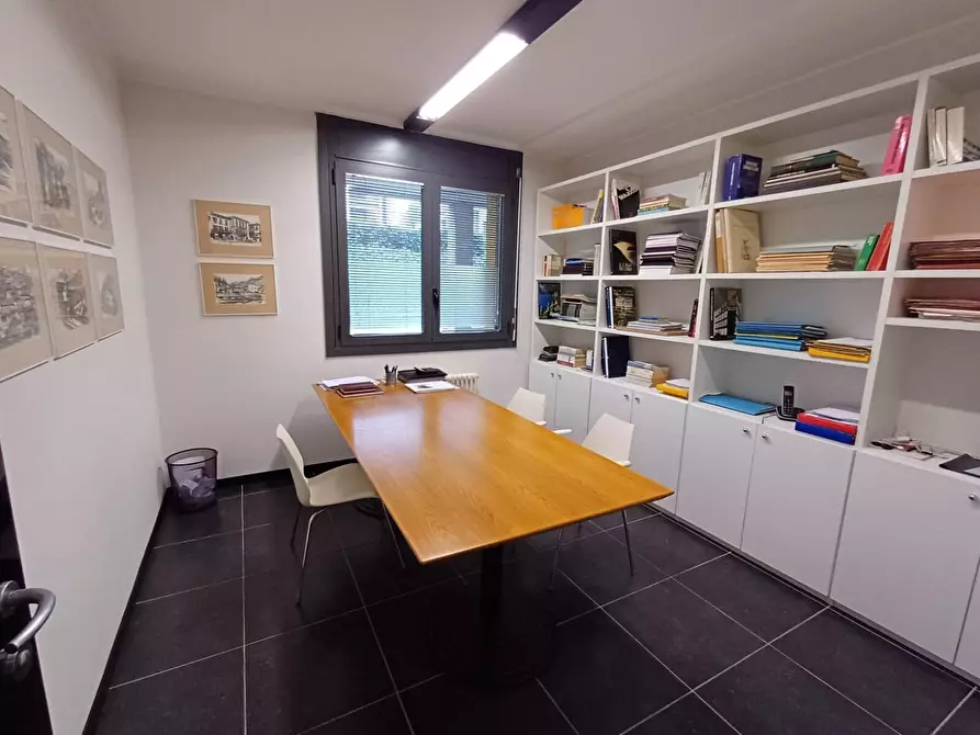 Immagine 8 di Ufficio in vendita  in VIA EINAUDI 4 a Como