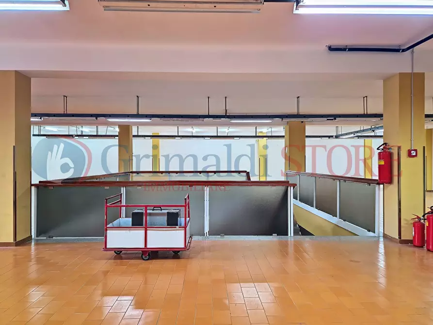 Immagine 37 di Attività commerciale in vendita  a Francavilla Fontana