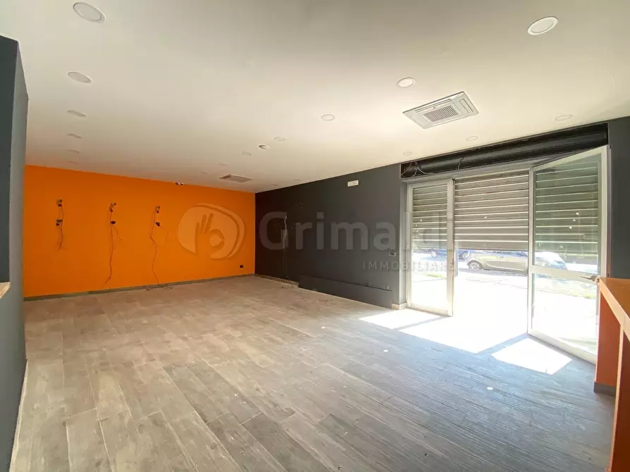 Immagine 2 di Locale commerciale in affitto  a Villaricca