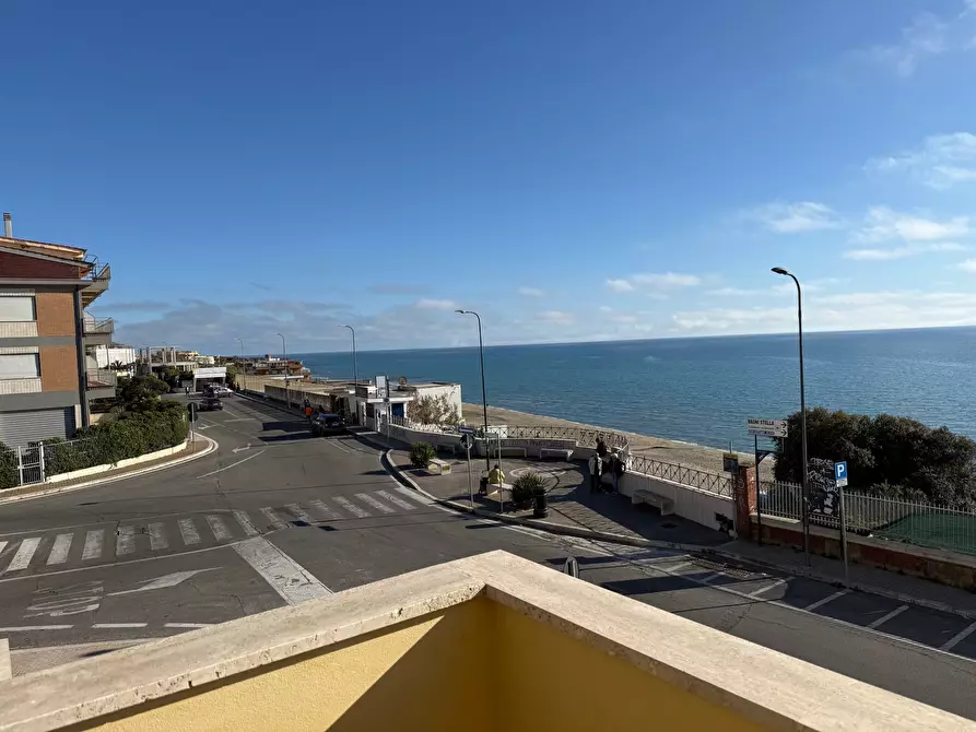 Immagine 3 di Trilocale in vendita  in Viale Virgilio 42 a Anzio