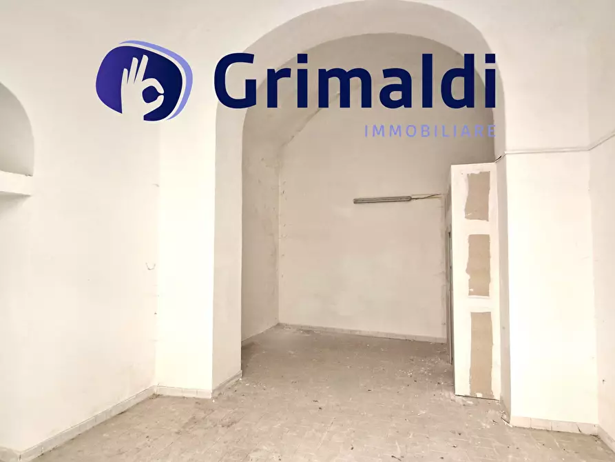 Immagine 8 di Locale commerciale in vendita  in Via Giuseppe Martucci 79 a Napoli