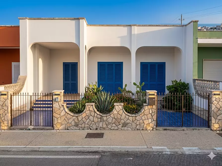 Immagine 1 di Casa indipendente in vendita  in LITORANEA SAN CATALDO - OTRANTO a Melendugno