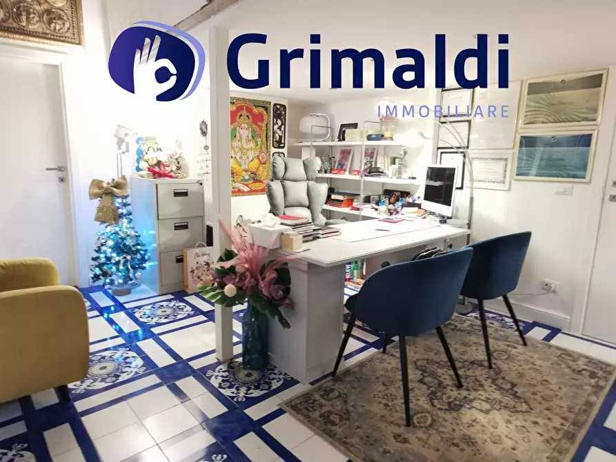 Immagine 22 di Trilocale in vendita  a Pozzuoli