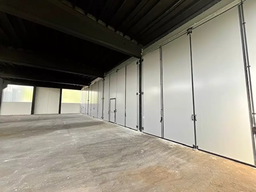 Immagine 12 di Attività artigianale in vendita  a Erba