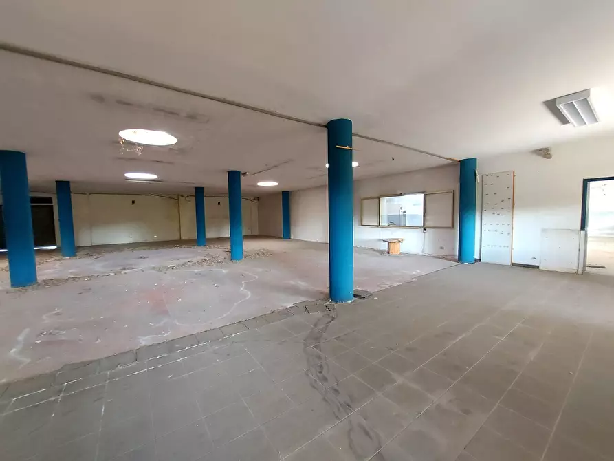 Immagine 12 di Attività artigianale in vendita  in Via Enrico Fermi 25 a Brindisi